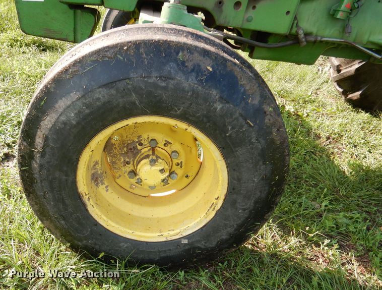 image for item DN1563 John Deere 2550  tractor