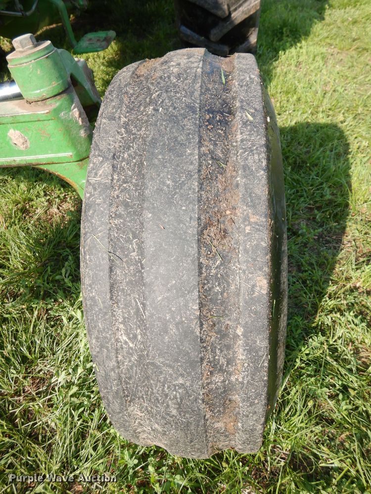 image for item DN1563 John Deere 2550  tractor