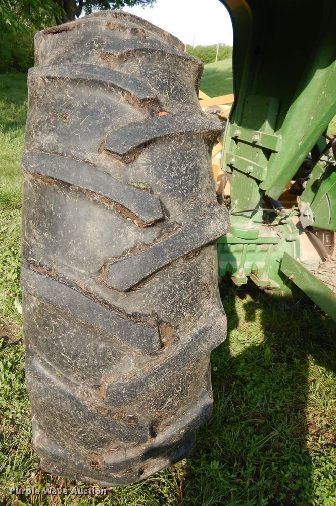 image for item DN1563 John Deere 2550  tractor