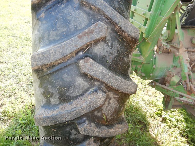 image for item DN1563 John Deere 2550  tractor