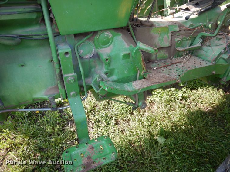 image for item DN1563 John Deere 2550  tractor
