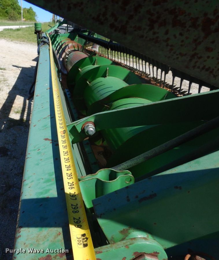 image for item DP5520 1991 John Deere 925  flex head