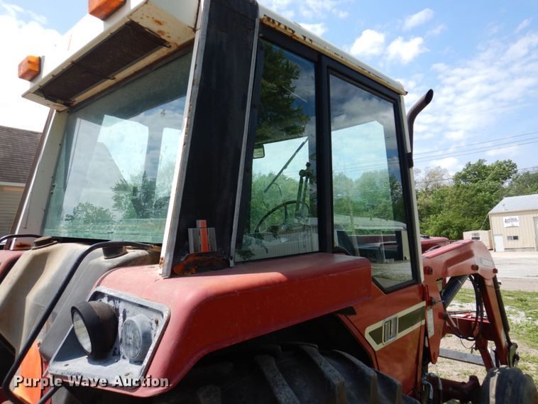 image for item DP5545 International 1086  tractor