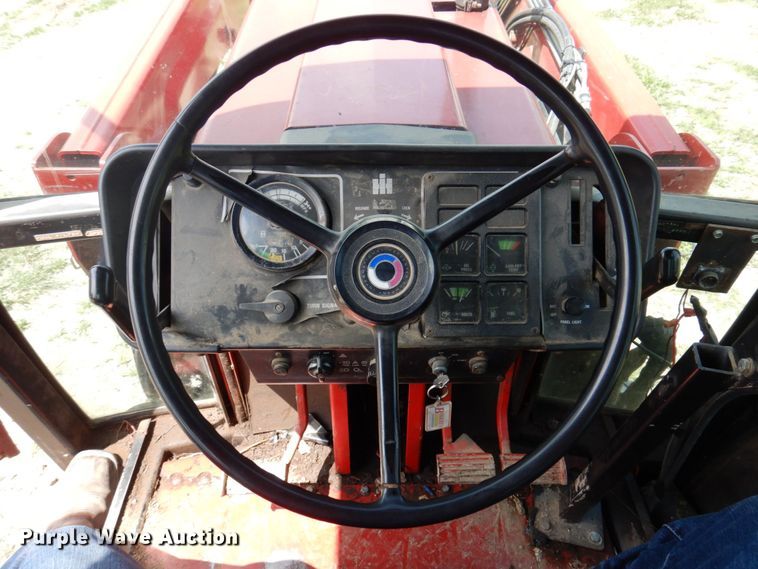 image for item DP5545 International 1086  tractor