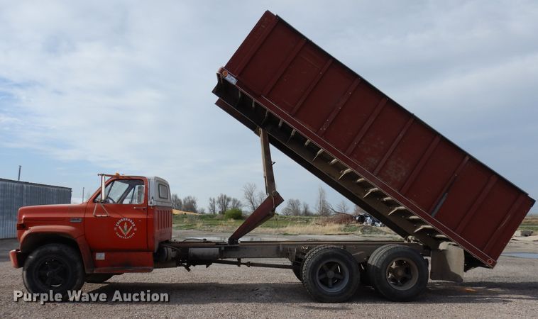 image for item DR1182 1975 GMC 6500  grain truck