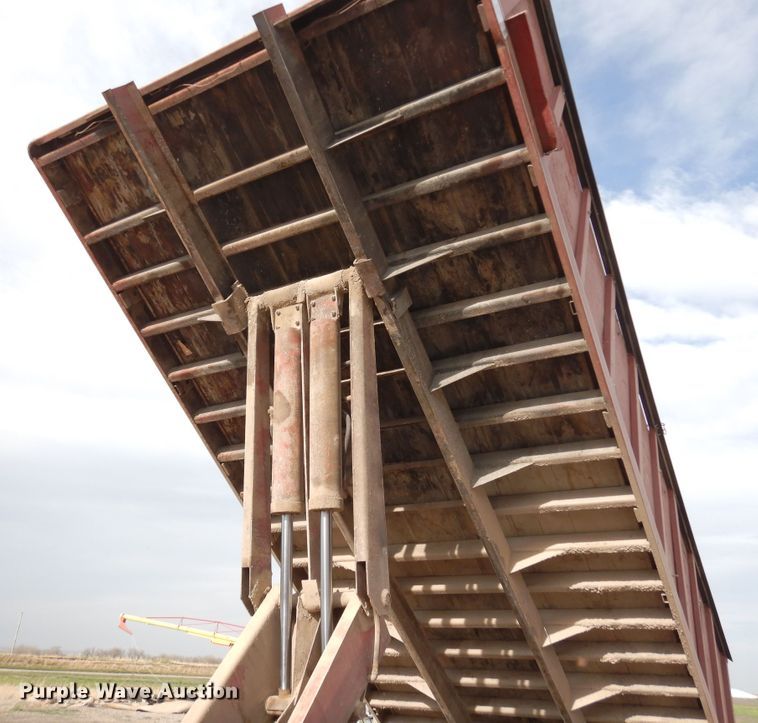 image for item DR1182 1975 GMC 6500  grain truck