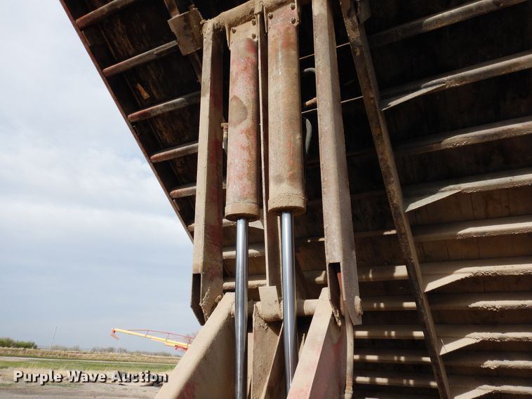 image for item DR1182 1975 GMC 6500  grain truck