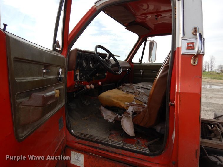 image for item DR1182 1975 GMC 6500  grain truck