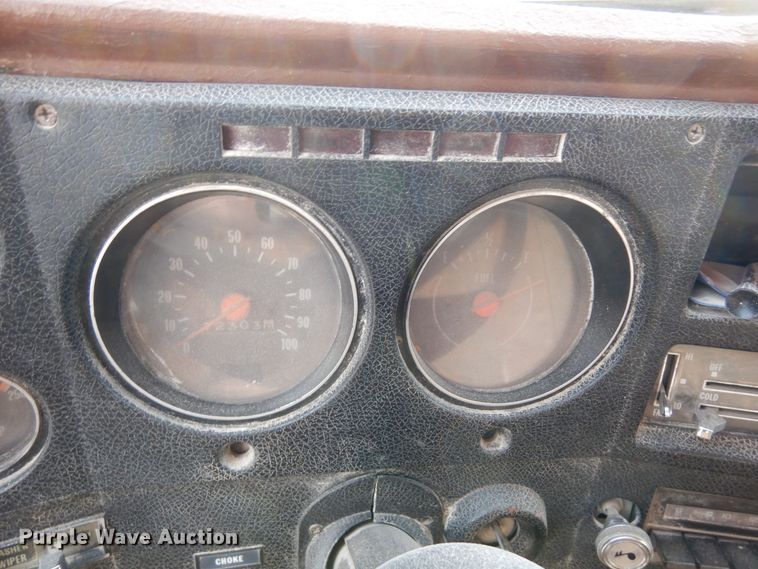 image for item DR1182 1975 GMC 6500  grain truck