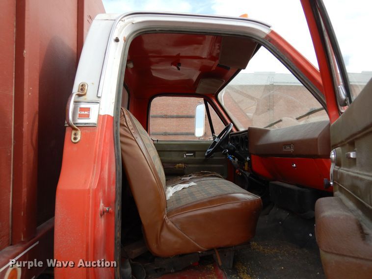 image for item DR1182 1975 GMC 6500  grain truck