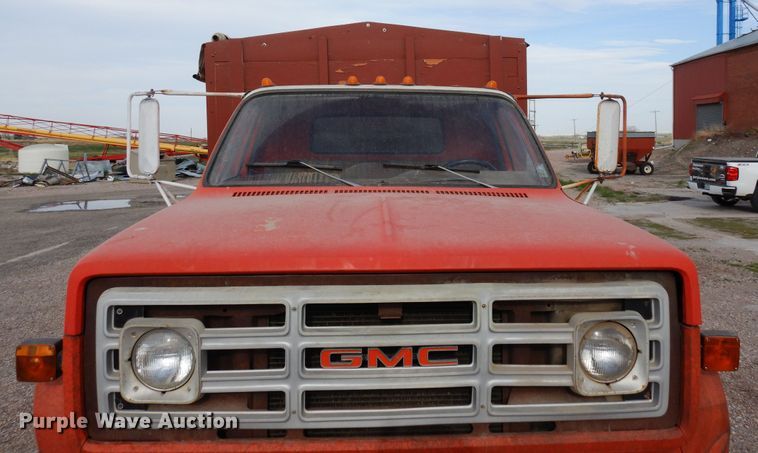 image for item DR1182 1975 GMC 6500  grain truck