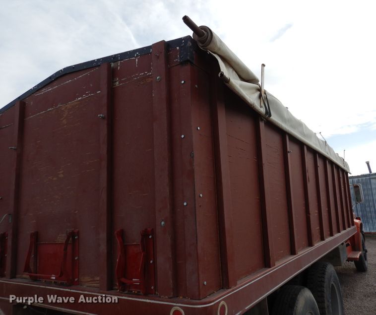image for item DR1182 1975 GMC 6500  grain truck