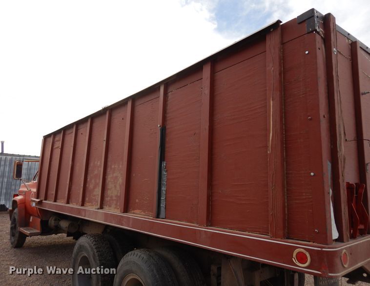 image for item DR1182 1975 GMC 6500  grain truck