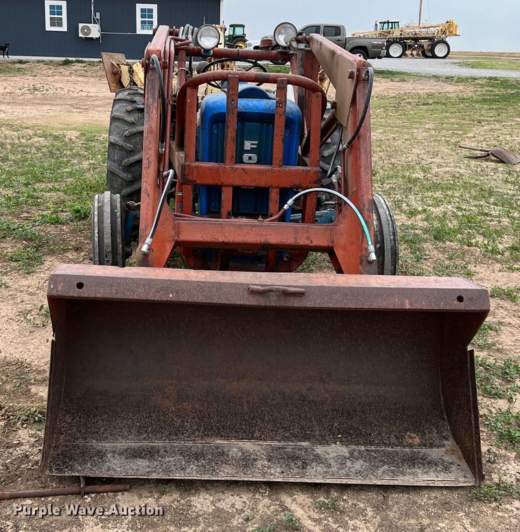 image for item DR1353 Ford 2000  tractor