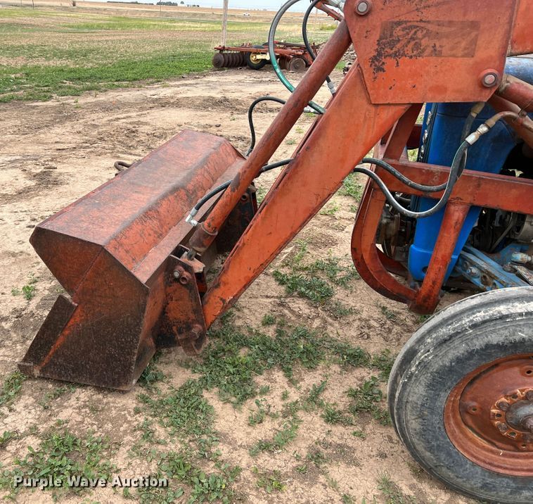 image for item DR1353 Ford 2000  tractor