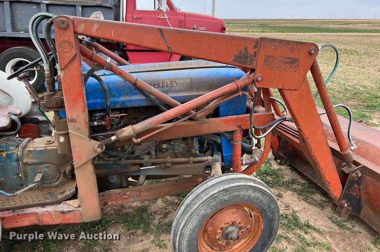 image for item DR1353 Ford 2000  tractor