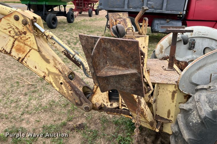 image for item DR1353 Ford 2000  tractor