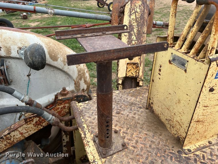 image for item DR1353 Ford 2000  tractor