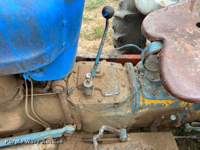 image for item DR1353 Ford 2000  tractor