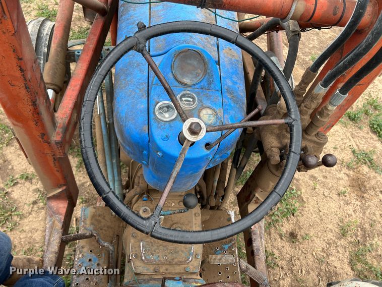 image for item DR1353 Ford 2000  tractor