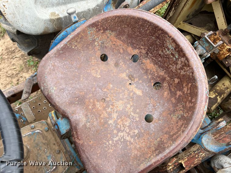 image for item DR1353 Ford 2000  tractor