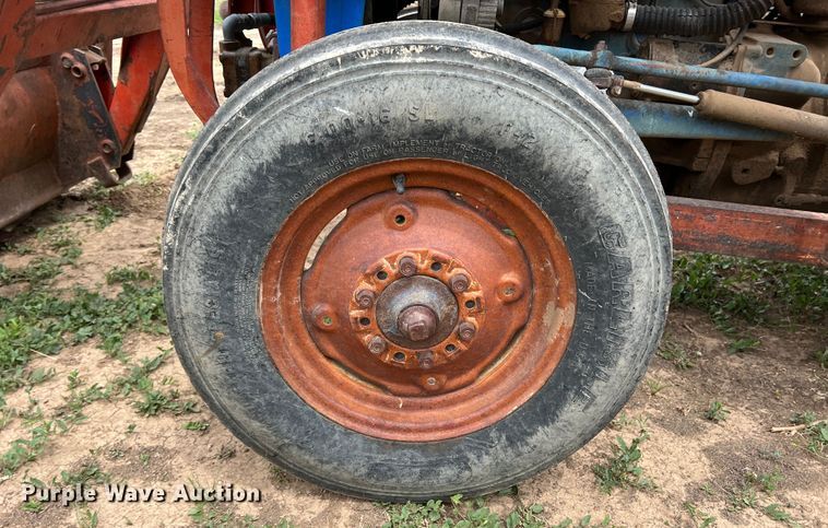 image for item DR1353 Ford 2000  tractor