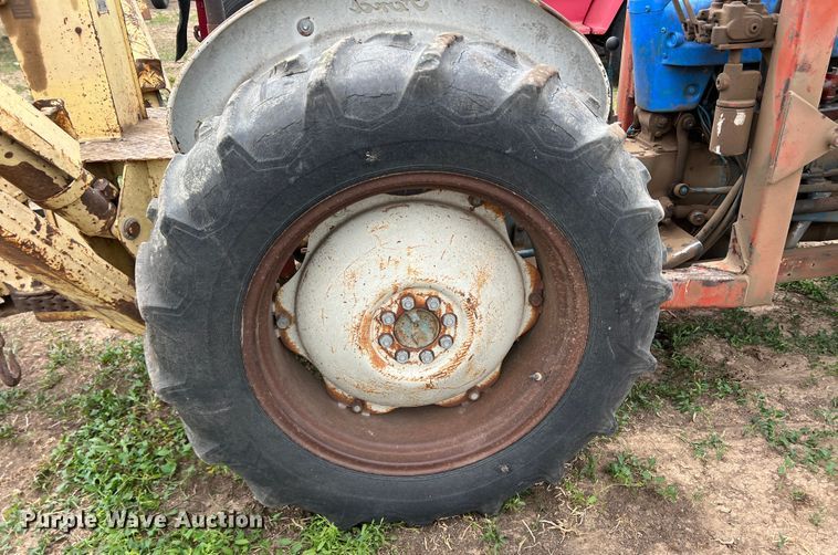 image for item DR1353 Ford 2000  tractor