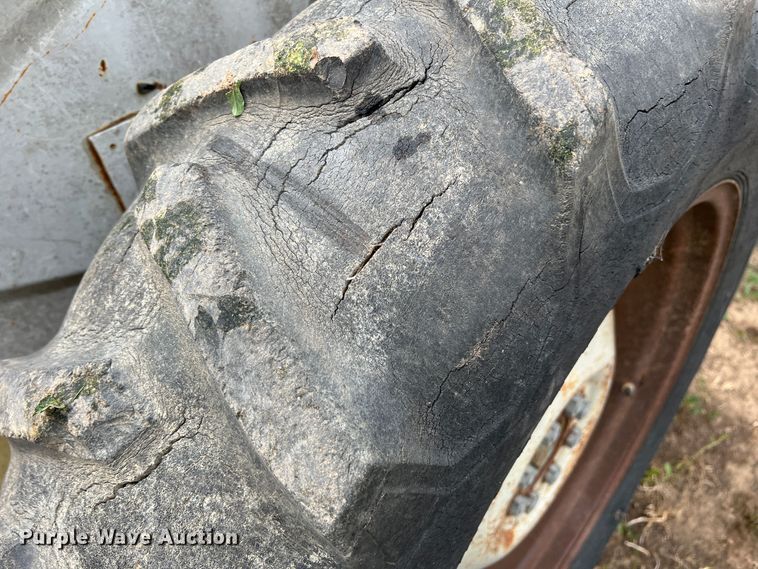 image for item DR1353 Ford 2000  tractor