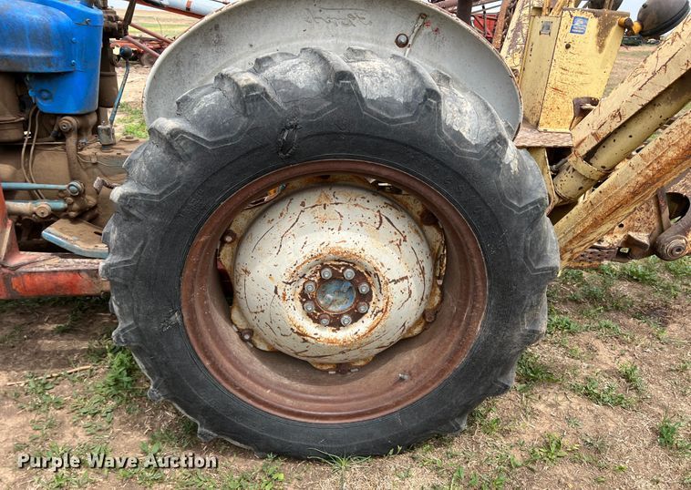 image for item DR1353 Ford 2000  tractor