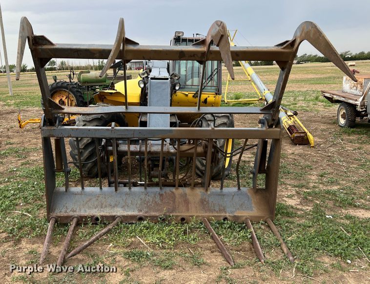 image for item DR1356 2000 New Holland LM430  telehandler