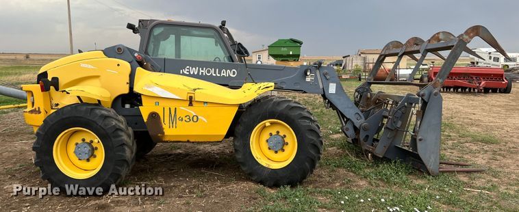 image for item DR1356 2000 New Holland LM430  telehandler
