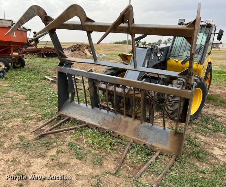 image for item DR1356 2000 New Holland LM430  telehandler