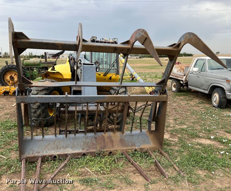 image for item DR1356 2000 New Holland LM430  telehandler