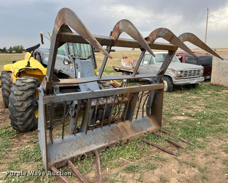 image for item DR1356 2000 New Holland LM430  telehandler