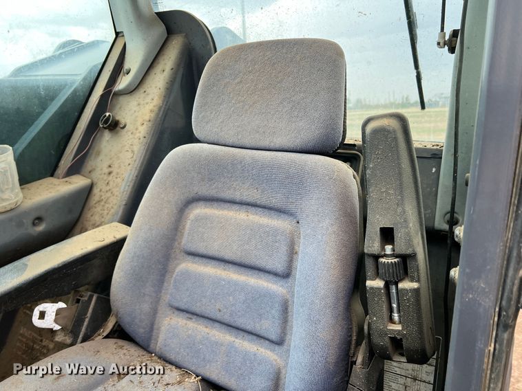 image for item DR1356 2000 New Holland LM430  telehandler