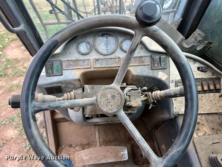 image for item DR1356 2000 New Holland LM430  telehandler