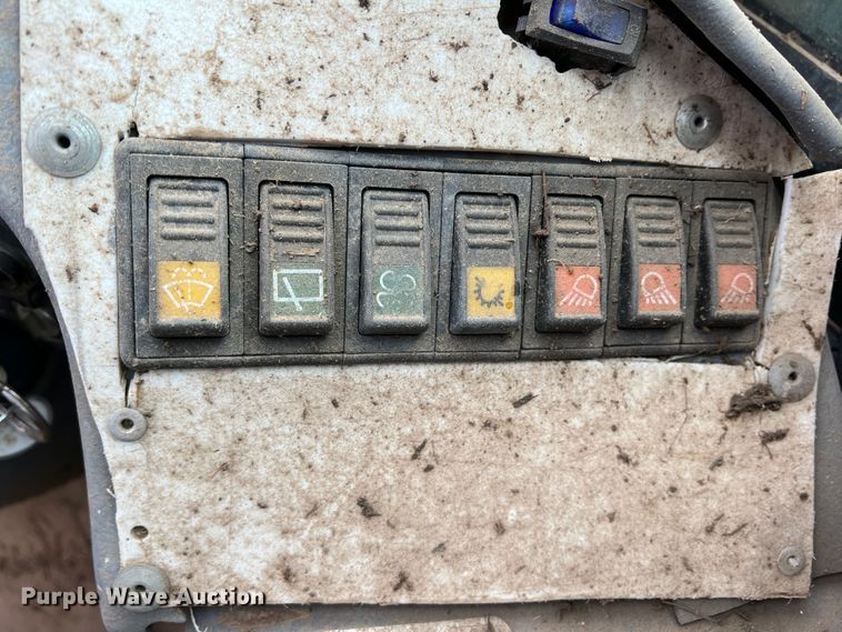 image for item DR1356 2000 New Holland LM430  telehandler