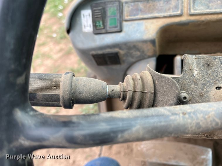image for item DR1356 2000 New Holland LM430  telehandler