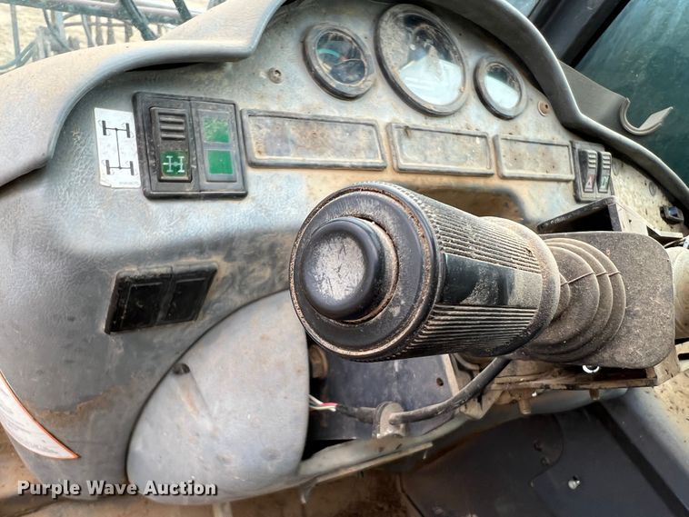 image for item DR1356 2000 New Holland LM430  telehandler