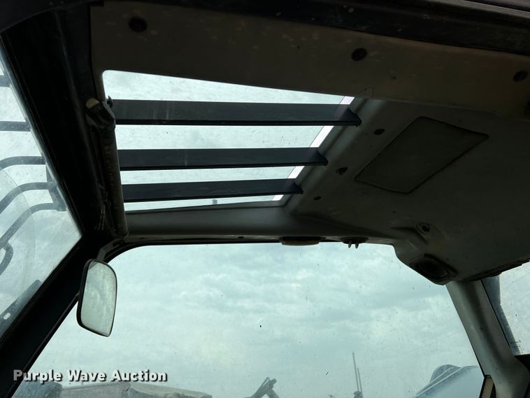 image for item DR1356 2000 New Holland LM430  telehandler