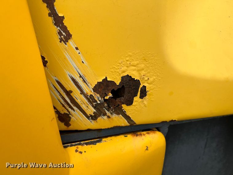 image for item DR1356 2000 New Holland LM430  telehandler