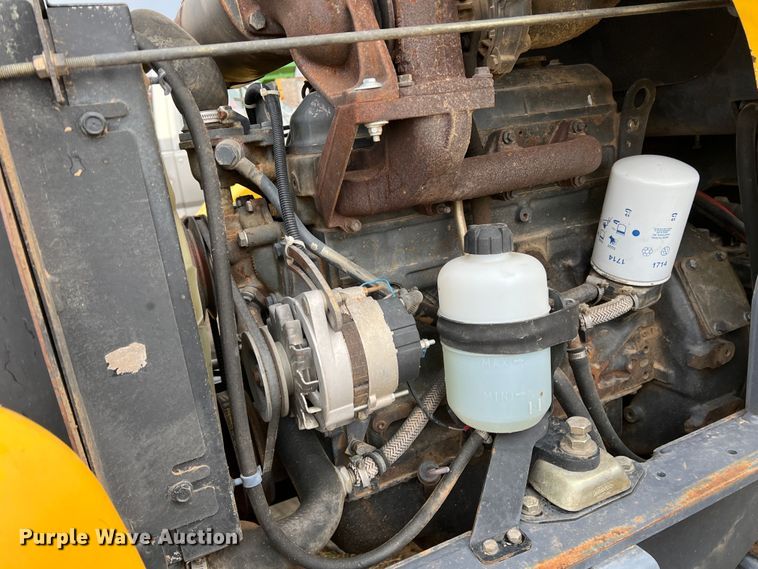 image for item DR1356 2000 New Holland LM430  telehandler