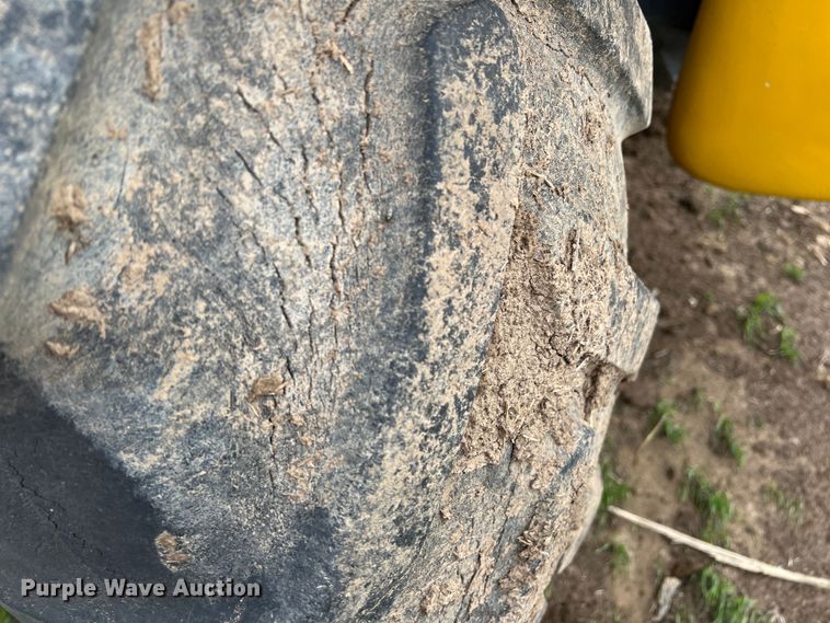 image for item DR1356 2000 New Holland LM430  telehandler