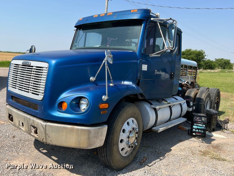 image for item DR1465 1996 Freightliner FL112  semi truck