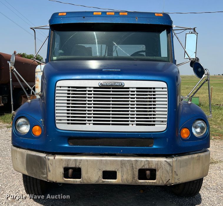 image for item DR1465 1996 Freightliner FL112  semi truck