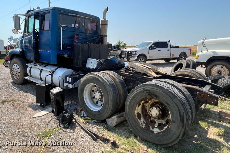 image for item DR1465 1996 Freightliner FL112  semi truck