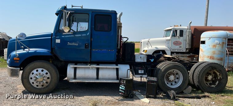 image for item DR1465 1996 Freightliner FL112  semi truck