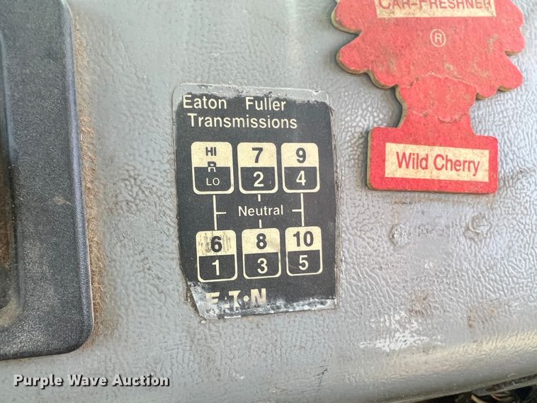 image for item DR1465 1996 Freightliner FL112  semi truck