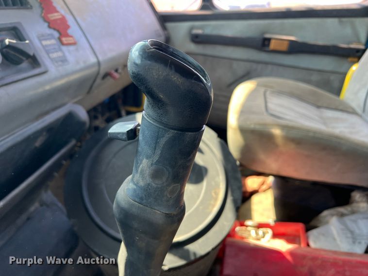 image for item DR1465 1996 Freightliner FL112  semi truck