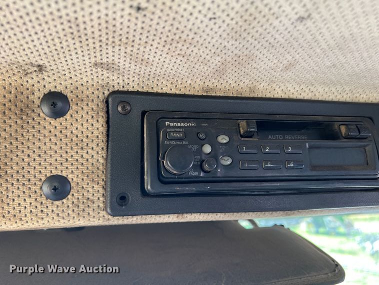 image for item DR1465 1996 Freightliner FL112  semi truck